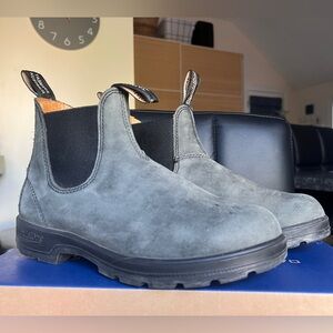 Blundstone #587 Classic Chelsea Boots, Rustic Black, 7.5 Women’s (gently used)